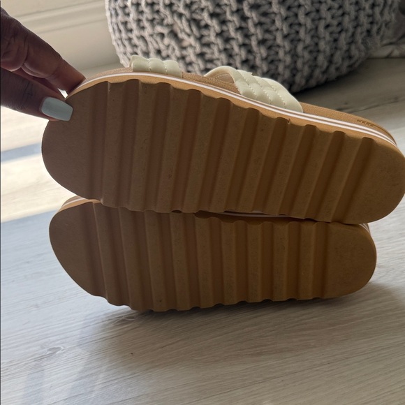 Reef Cream and Tan Cushioned  Comfort Slide Sandals Size 9 - Picture 10 of 13